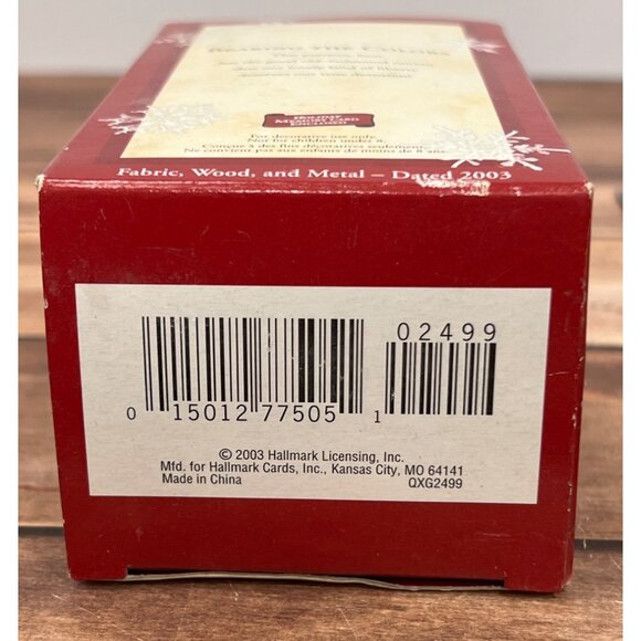 2003 HALLMARK ORNAMENT QXG2499 BEARING THE COLORS TEDDY BEAR THIMBLE SPOOL FLAG - Picture 6 of 13